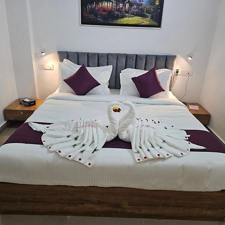 Pearl Residency Hotel Ayoor Eksteriør billede