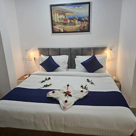 Pearl Residency Hotel Ayoor Eksteriør billede